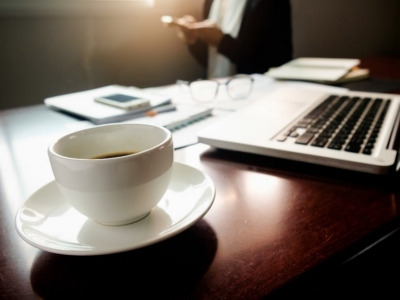 Mejora la productividad en la oficina con café